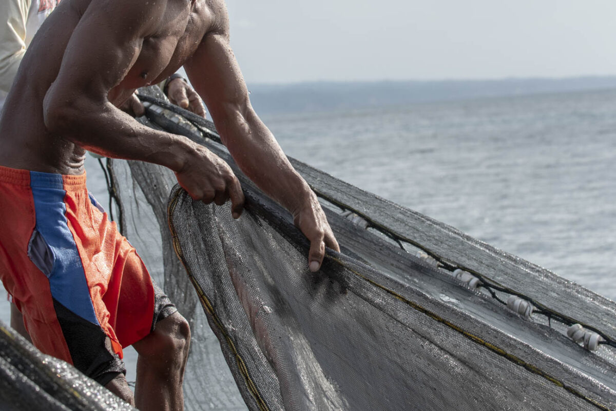 Hände eines Bajau Fischers