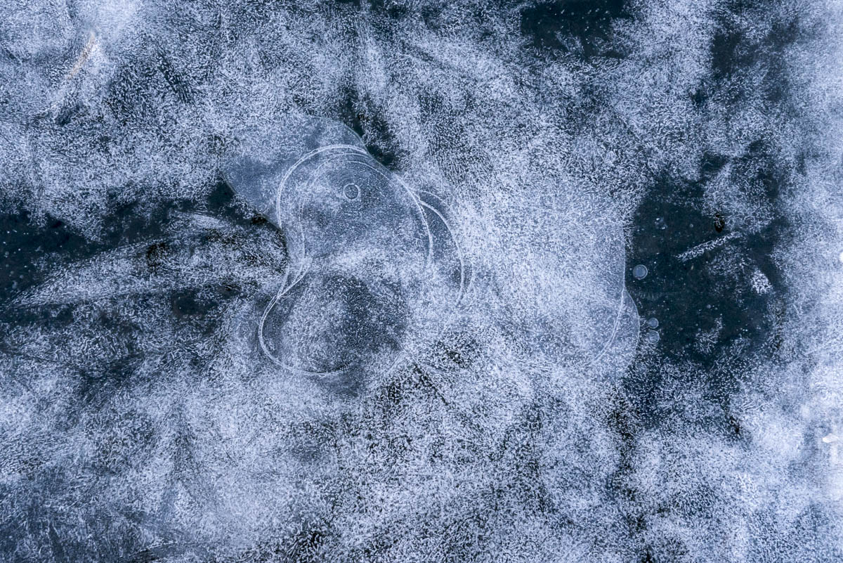 Eisformation durch gefrorenes Wasser im Bodensee